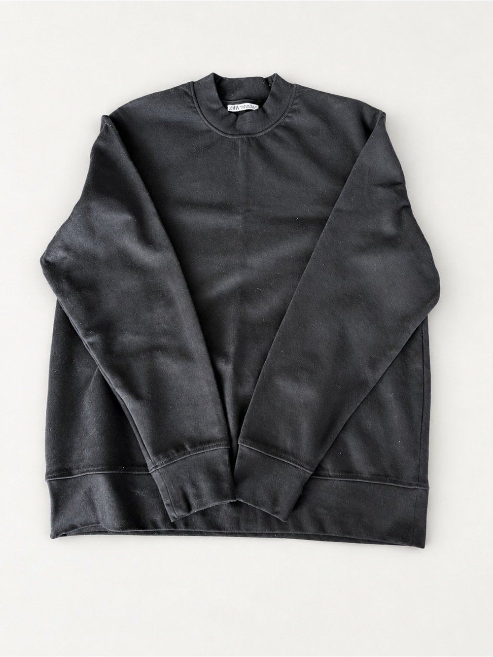 Zara Men's Black Crewneck Sweatshirt